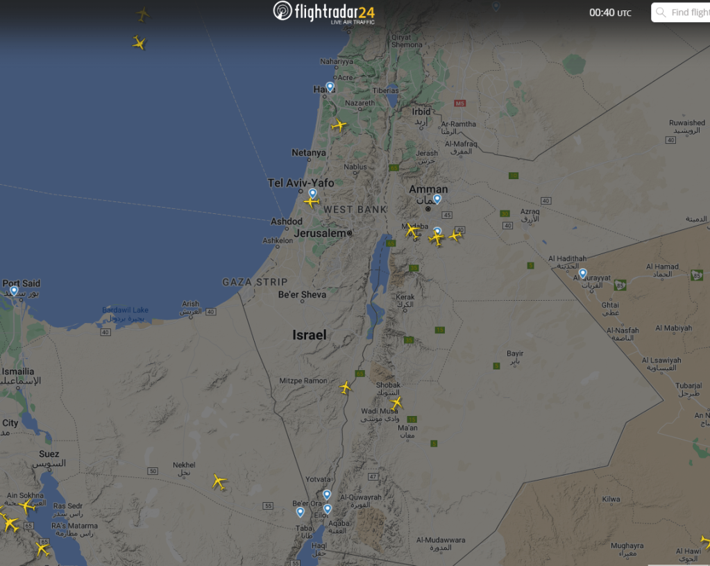 Espaço aéreo de Israel esvaziado na madrugada deste domingo, pelo horário local