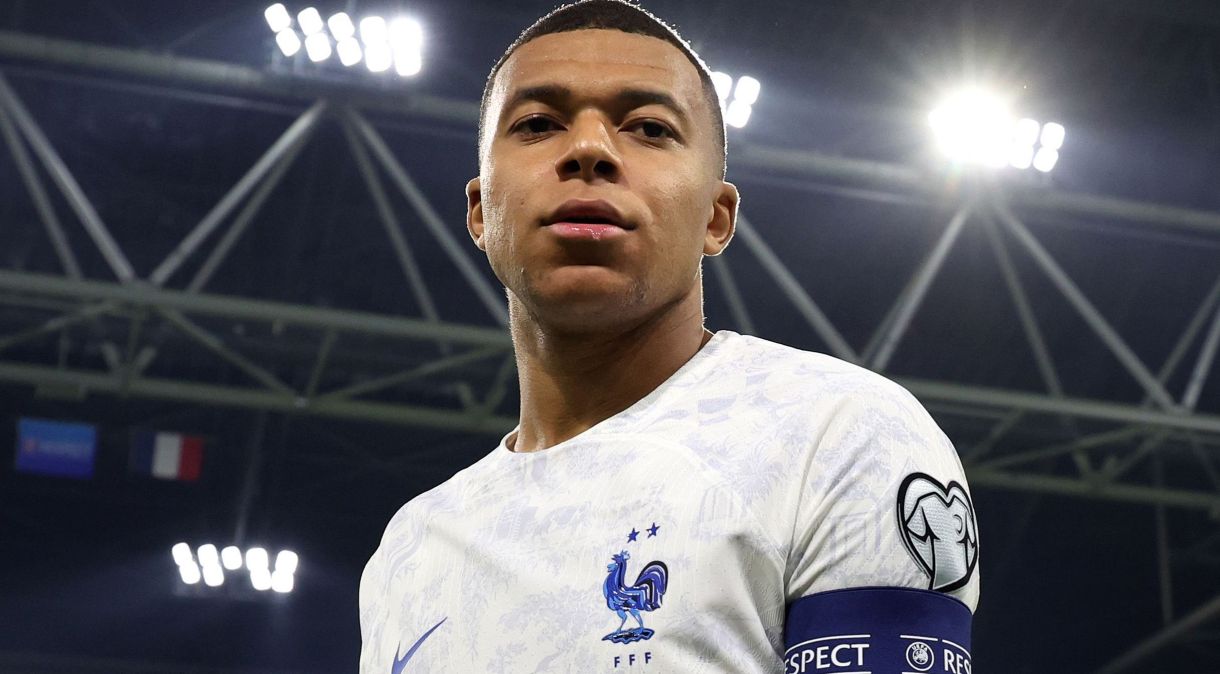 Mbappé foi capitão da França contra a Holanda