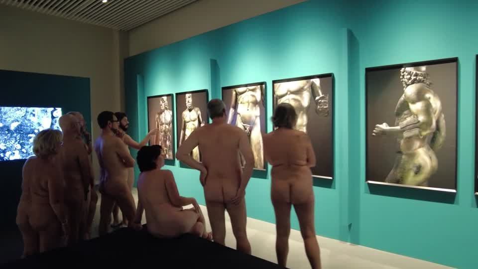 Museu de Barcelona abre as portas para visitantes nus.