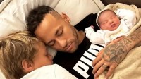 Fora por lesão, Neymar dá recado à Seleção Brasileira com foto da filha; veja