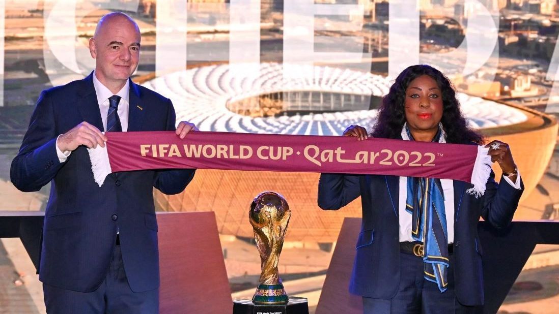 Gianni Infantino, presidente da Fifa, e Fatma Samoura
