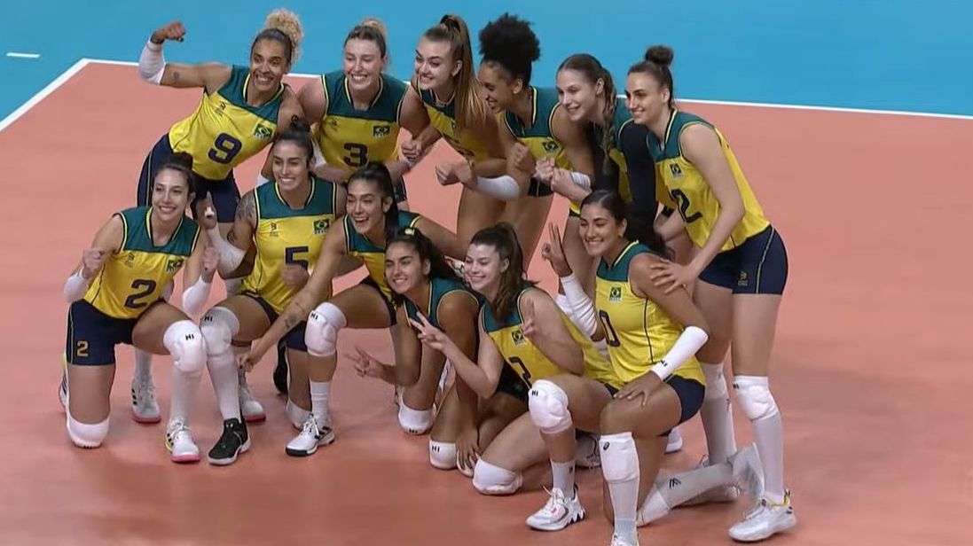 Seleção Brasileira de vôlei feminino no Pan, em Santiago.