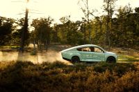 Carro movido a energia solar completa viagem de 1.000 km; veja vídeo