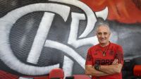 Tite adota discrição e deixa protagonismo para os jogadores do Flamengo