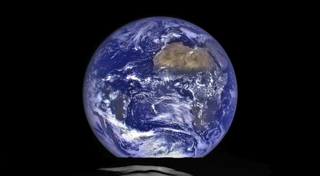 Terra vista da Lua em foto feita em 2015 pelo robô Lunar Reconnaissance Orbiter, da Nasa