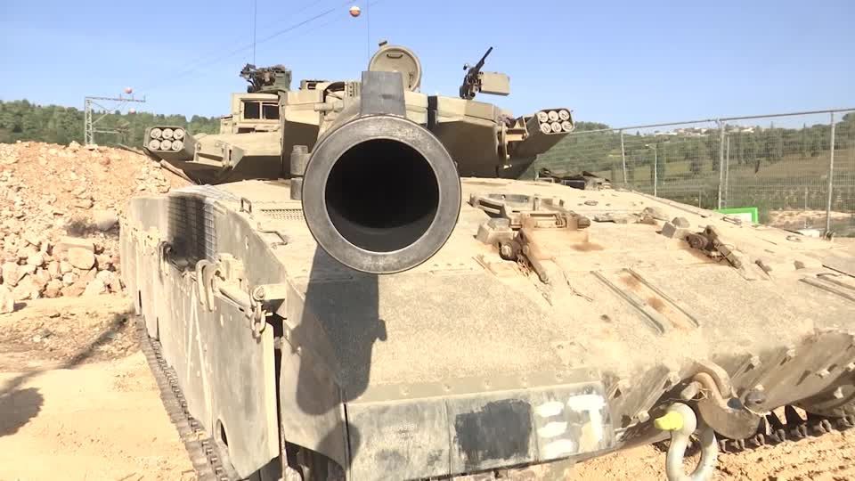Tanque de guerra israelense na fronteira com o Líbano