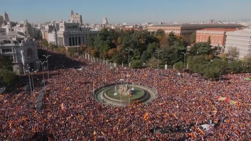 Cerca de 170 mil pessoas protestaram em Madri contra a lei de anistia da Catalunha
