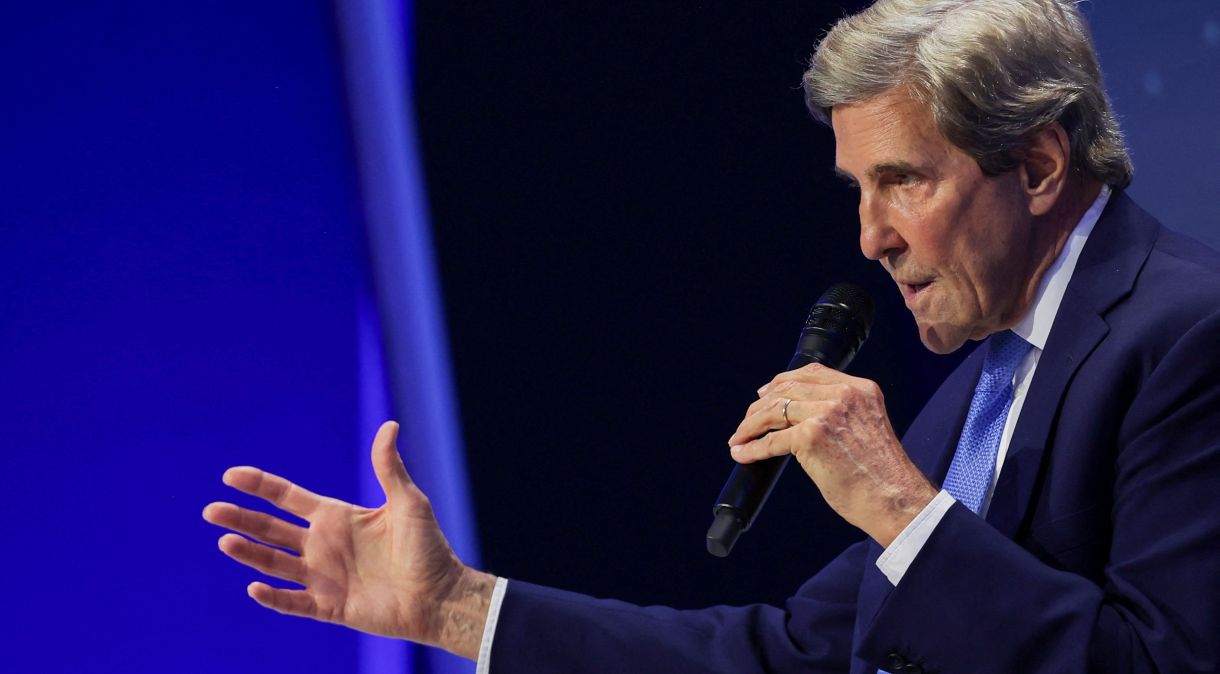 O enviado Especial dos EUA para o Clima, John Kerry, participa da Cúpula de CEOs da Cooperação Econômica Ásia-Pacífico (APEC) em São Francisco, Califórnia16/11/2023