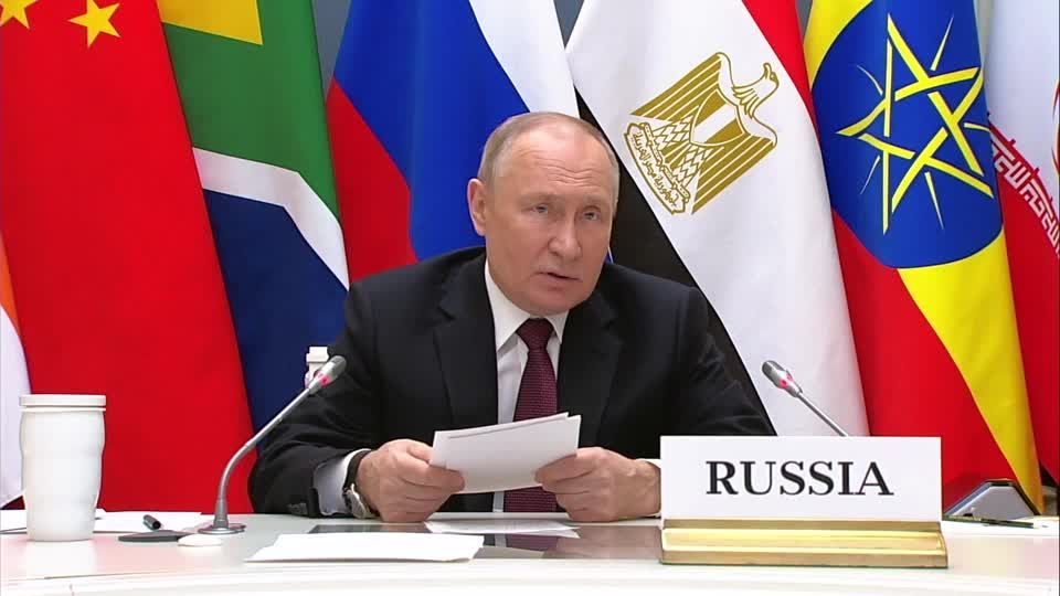 Putin discursa durante cúpula virtual dos Brics, nesta terça-feira (21).
