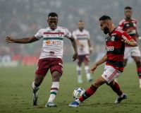 Fluminense arranca empate do Flamengo e atrapalha rival na briga pelo título