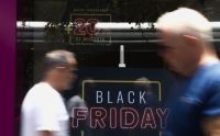 6 a cada 10 pessoas pretendem parcelar ou financiar compras da Black Friday, diz pesquisa