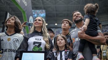 O camisa 7 do Galo recebeu placa e camisa pelos 400 gols alcançados na carreira; a homenagem aconteceu antes do jogo