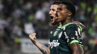 Palmeiras dorme na liderança do Brasileirão após vitória tranquila sobre o Inter