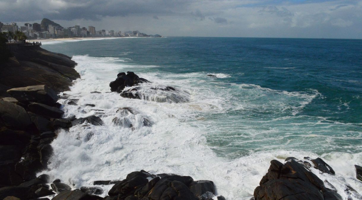 Rio de Janeiro teve ressaca após ciclone em alto mar