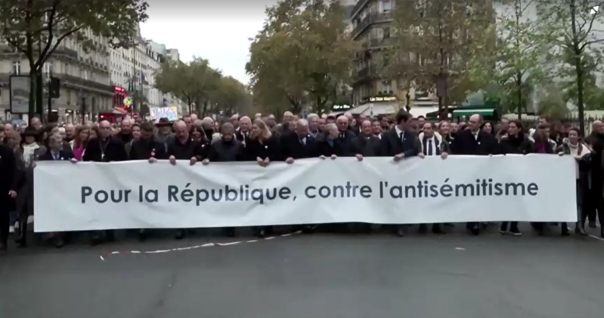 Manifestantes em ato contra antissemitismo na França.