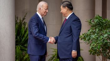 Questionado por uma jornalista da CNN se ainda descreveria o presidente da China como tal, Biden disse que sim: "É um homem que dirige um país comunista"