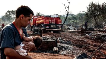 Causas do fogo seguem desconhecidas; Prefeitura e ONGs arrecadam doações às vítimas