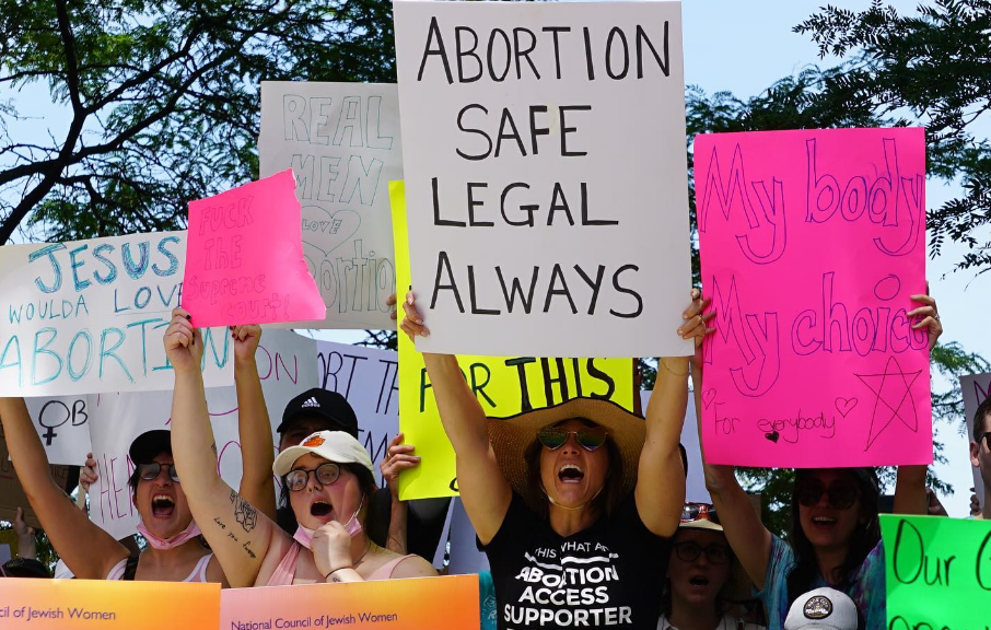 Manifestantes pró-aborto em Ohio, nos EUA
