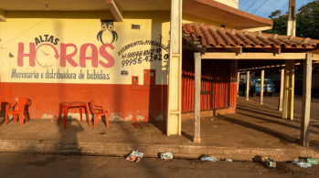 Caso aconteceu na cidade de Acreúna, em Goiás; agressão foi registrada por câmeras de segurança do bar