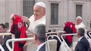 Pontífice recebe o presente após realizar sua audiência geral semanal