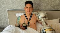 Cano repete Messi e acorda com taça da Libertadores na cama: “Bom dia, América”