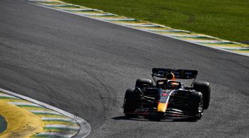 Lando Norris, da McLaren, e Fernando Alonso, da Aston Martin, completaram o pódio em Interlagos