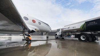 Avião partiu de Savannah, na Geórgia, e pousou no aeroporto de Farnborough, na Inglaterra