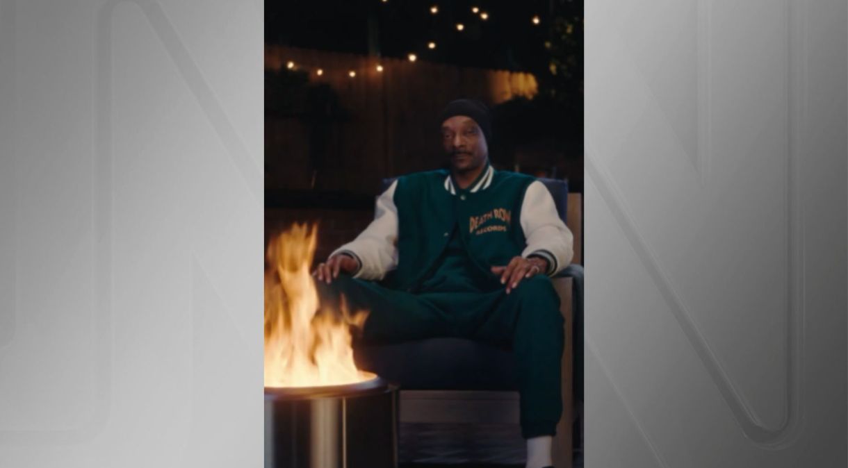 Snoop Dog faz publicidade para empresa que produz fogueira elétrica