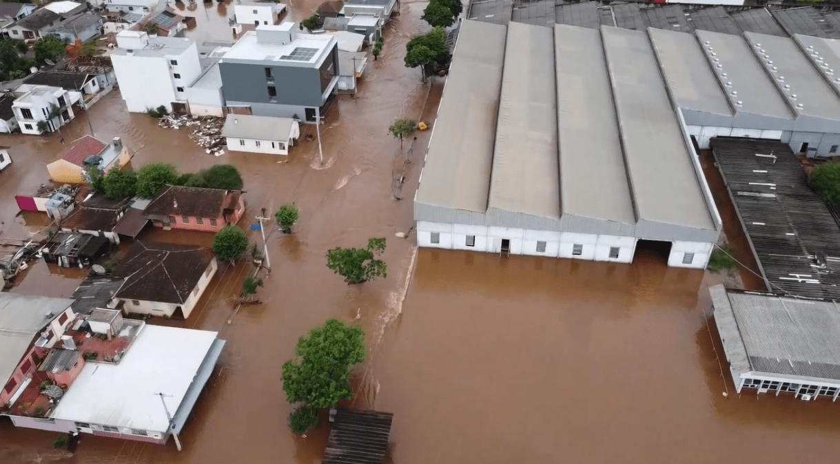 Cidade de Roca Sales, castigada por ciclone em Setembro, volta a ser atingida por enchentes