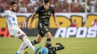 Em dia de festa, Vitória vence e praticamente elimina chances de acesso do Sport