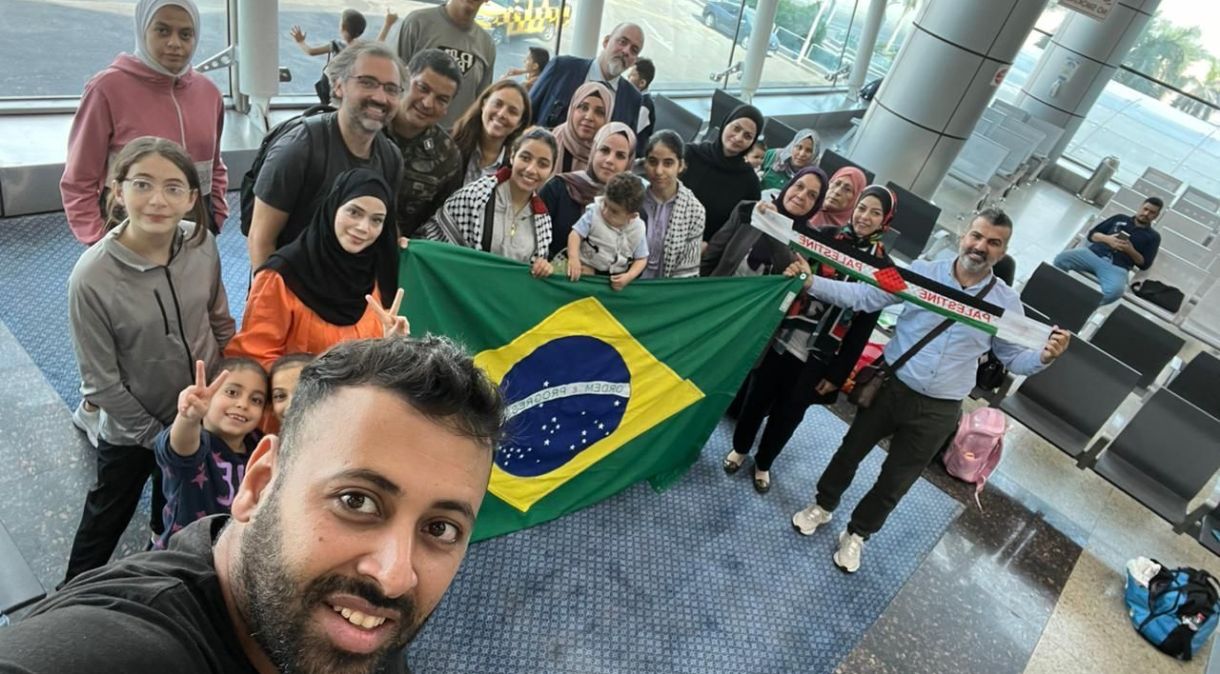 Os brasileiros repatriados no aeroporto do Cairo, no Egito