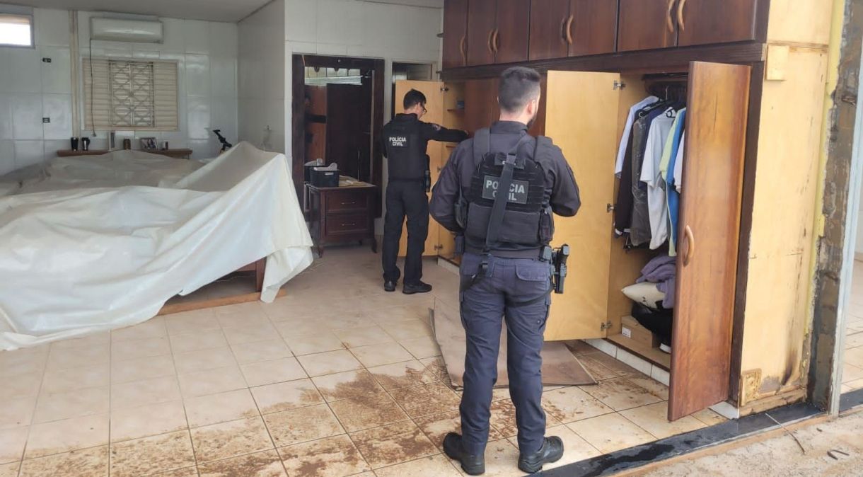 Polícia Civil de Goiás cumpre mandados de busca e apreensão em propriedade do prefeito foragido