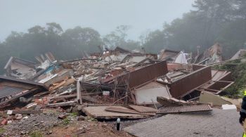 Centenas de moradores já haviam deixado suas casas e regiões inteiras foram bloqueadas na cidade gaúcha
