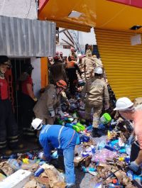 Teto de supermercado desaba no Recife e deixa dois mortos e cinco feridos