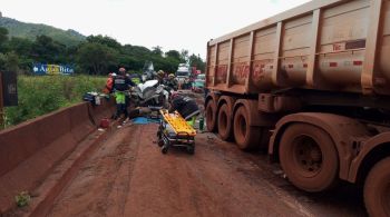 Seis pessoas morreram em acidente envolvendo 12 veículos em Igarapé, região metropolitana de BH