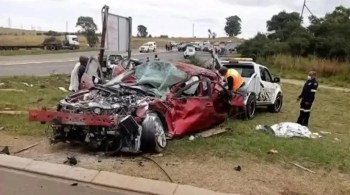 Mãe e tio do ex-atleta também morreram devido ao acidente, na província de KwaZulu-Natal, na África do Sul