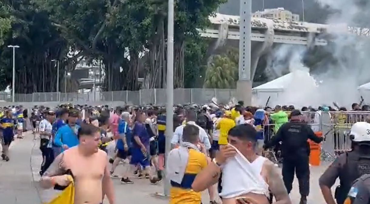 Torcedores se envolveram em tumulto na entrada do setor da torcida do Boca Juniors