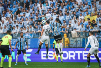 Corinthians vence o Grêmio e se distancia do Z4