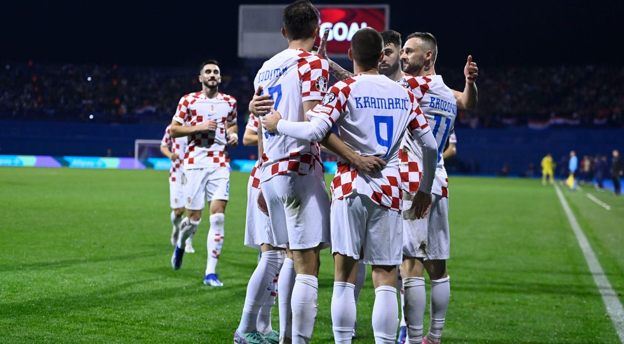Seleção da Croácia comemora classificação após vitória sobre a Armênia