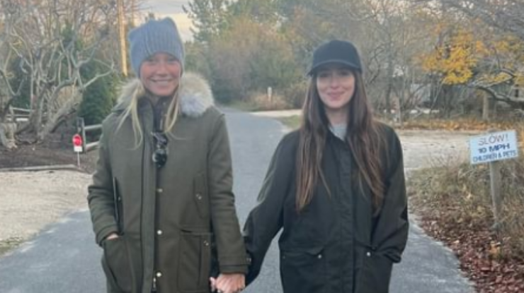 Gwyneth Paltrow e Dakota Johnson aparecem em foto juntas