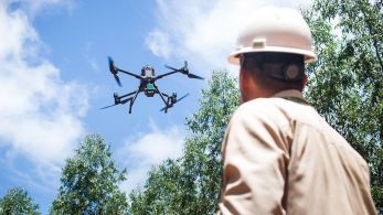 Comprometida com a sustentabilidade, a Eldorado Brasil usa drones e nanossatélites para um manejo mais responsável de seus recursos naturais.