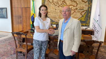 Diana Mondino chegou em Brasília neste domingo (26) para reunião com Mauro Vieira, chanceler brasileiro