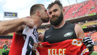 Namorado de Taylor Swift, Travis Kelce grava música para álbum de Natal