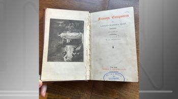 O responsável por devolver a edição de 1902 de “Compositores Famosos vol. 2”, de Nathan Haskell Dole, encontrou o livro enquanto vasculhava os pertences de sua mãe