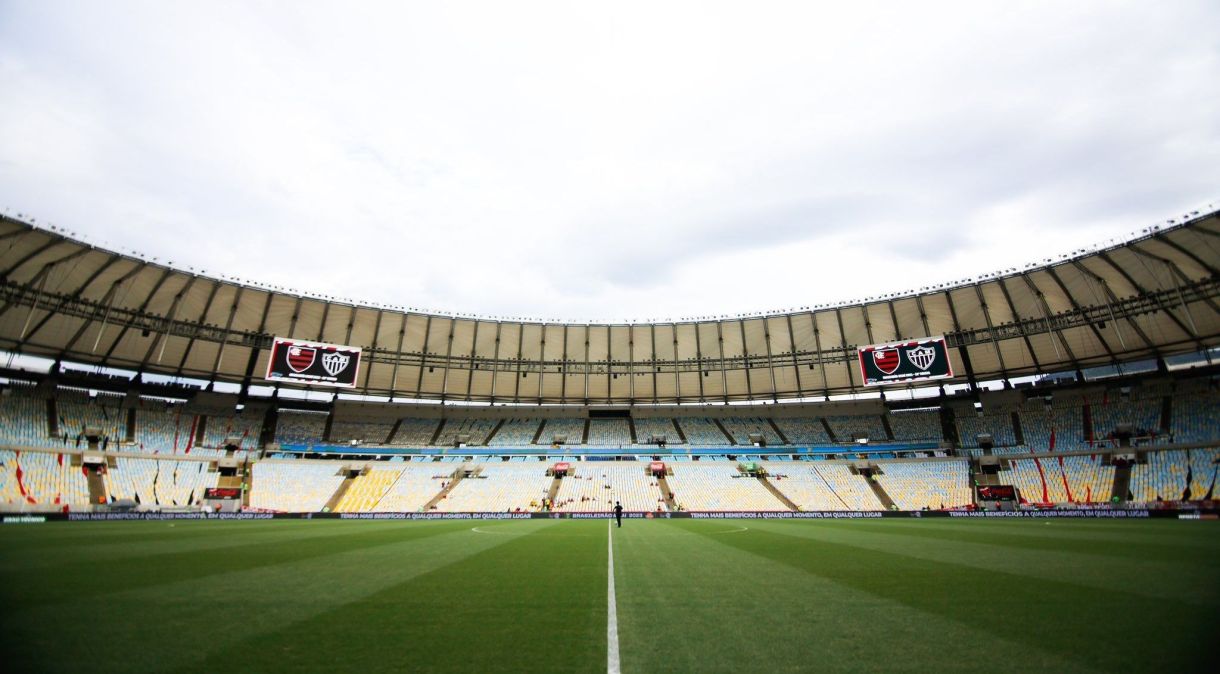 Tempo do futebol, o estádio do Maracanã é o palco do jogo entre Flamengo e Atlético-MG válida pelo Campeonato Brasileiro