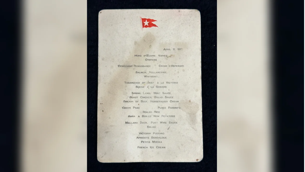 O menu manchado mostrando os pratos servidos na primeira classe do Titanic