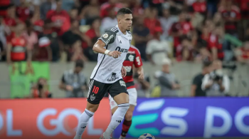 Atacante marcou contra o Flamengo em goleada pelo Brasileiro e voltou a ser atacado nas redes sociais; clube repudiou atos