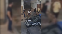 Vídeo mostra policiais agredindo dois jovens durante abordagem em MG