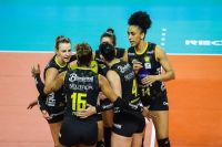 Vôlei: Praia Clube bate Blumenau e vence mais uma na Superliga Feminina