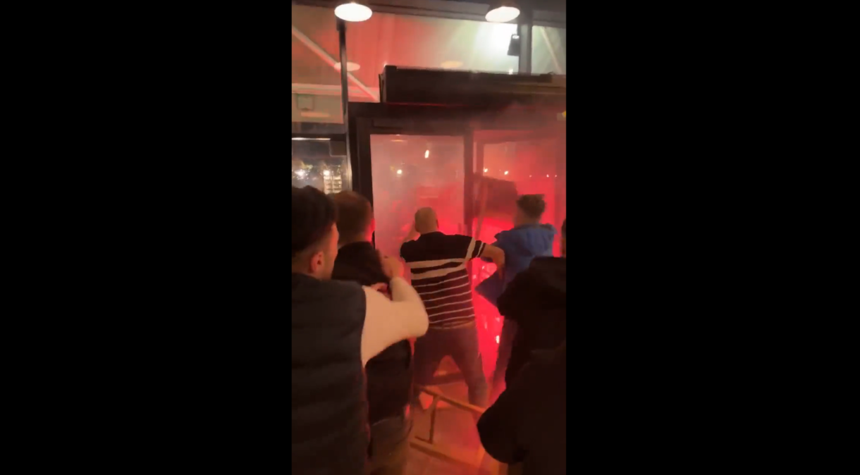 Ultras do PSG atacam bar com torcedores do Newcastle em Paris